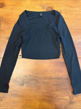 SHEIN Black Ribbed Long-Sleeve Scoop Neck Crop Top